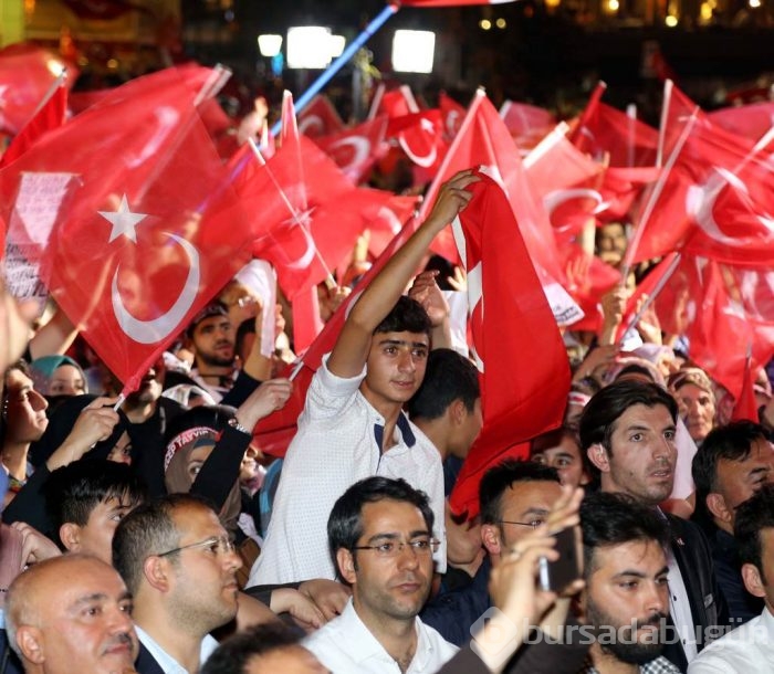 Türkiye demokrasi nöbetine devam ediyor