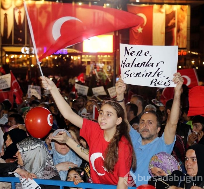 Türkiye demokrasi nöbetine devam ediyor