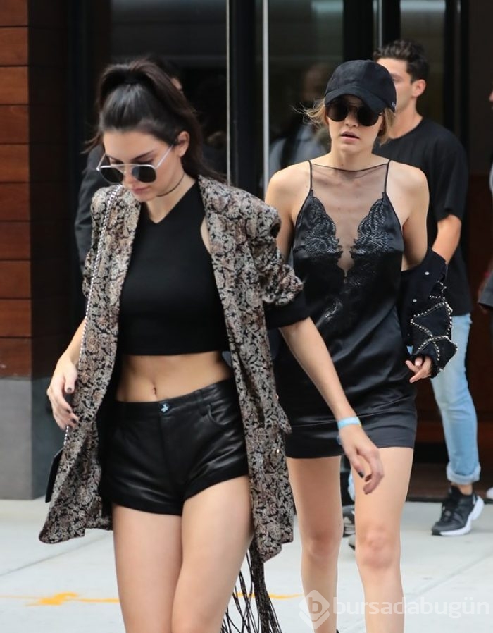 Gigi Hadid ve Kendall Jenner'dan festival stili