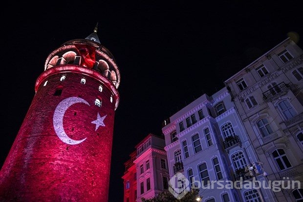 Galata ay yıldıza büründü!