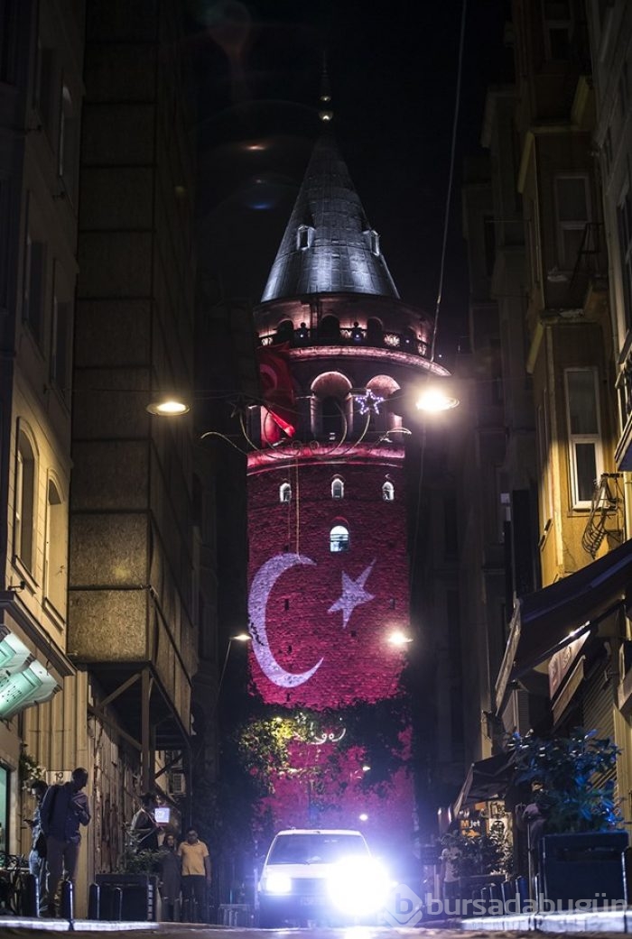 Galata ay yıldıza büründü!