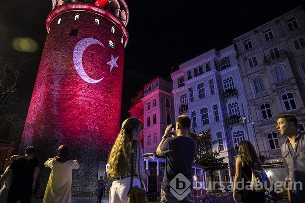 Galata ay yıldıza büründü!