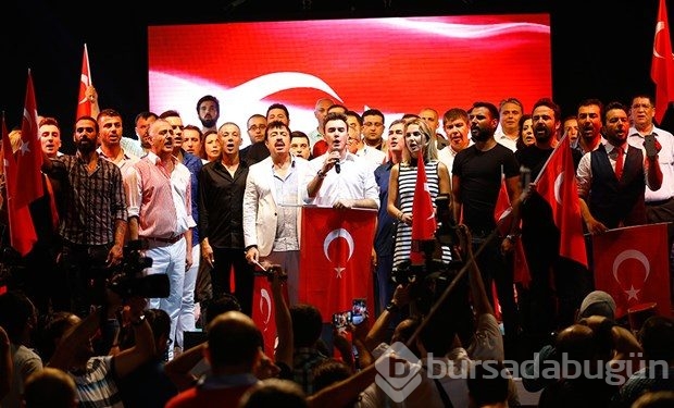 Ünlüler de demokrasi nöbetinde