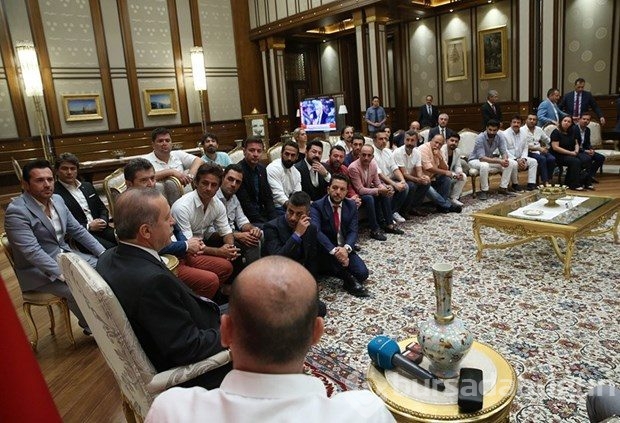 Cumhurbaşkanı ünlüleri kabul etti