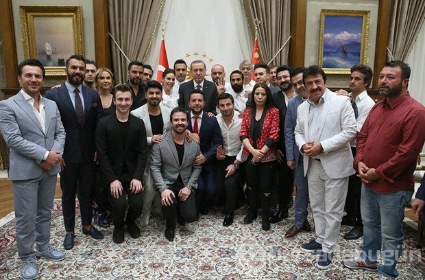 Cumhurbaşkanı ünlüleri kabul etti