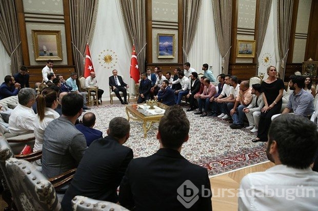 Cumhurbaşkanı ünlüleri kabul etti
