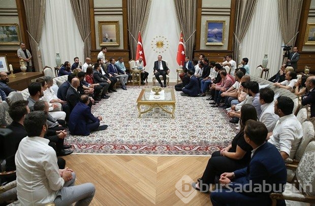 Cumhurbaşkanı ünlüleri kabul etti