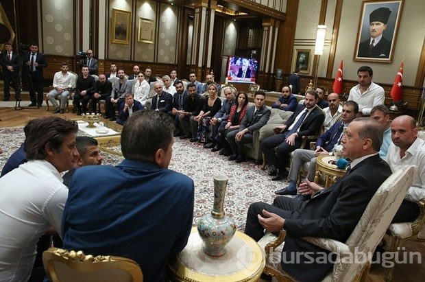 Cumhurbaşkanı ünlüleri kabul etti