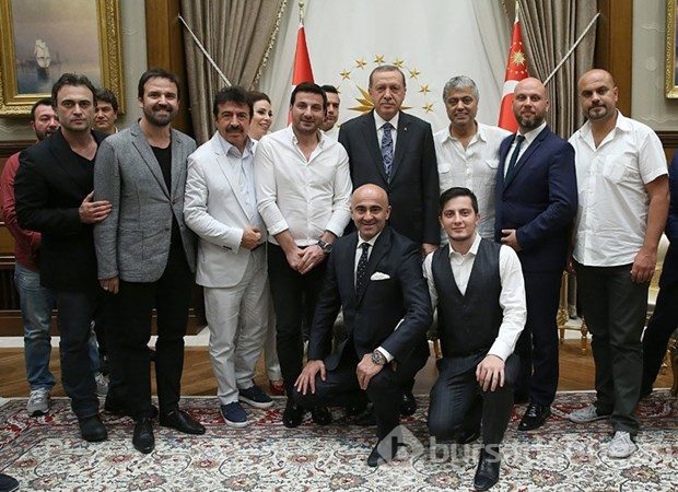 Cumhurbaşkanı ünlüleri kabul etti