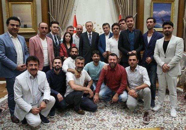 Cumhurbaşkanı ünlüleri kabul etti