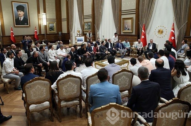 Cumhurbaşkanı ünlüleri kabul etti