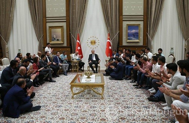 Cumhurbaşkanı ünlüleri kabul etti