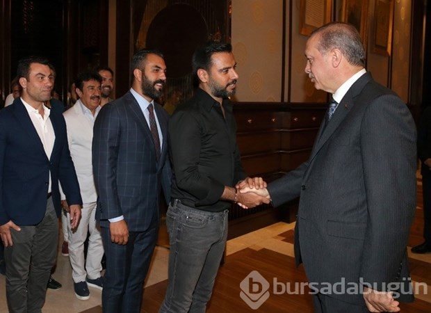 Cumhurbaşkanı ünlüleri kabul etti