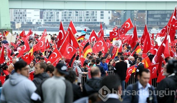 Köln'de darbe protestosu yapıldı