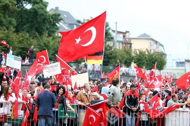 Köln'de darbe protestosu yapıldı