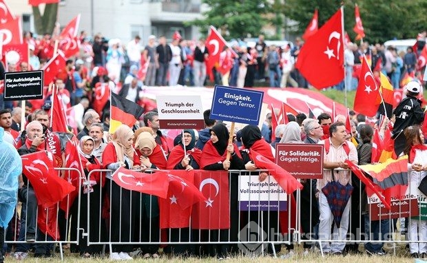 Köln'de darbe protestosu yapıldı