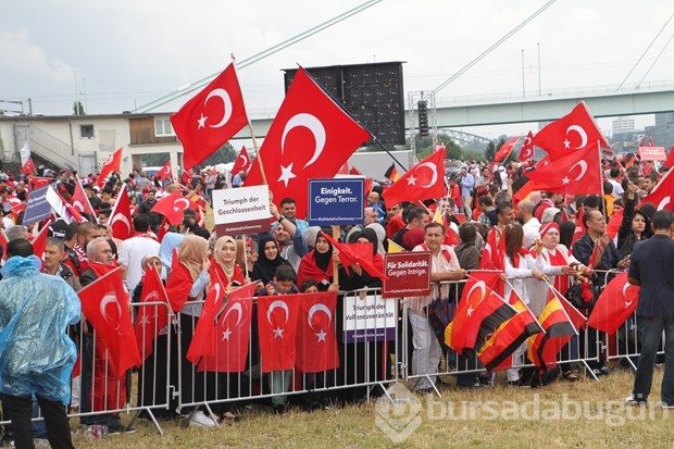 Köln'de darbe protestosu yapıldı