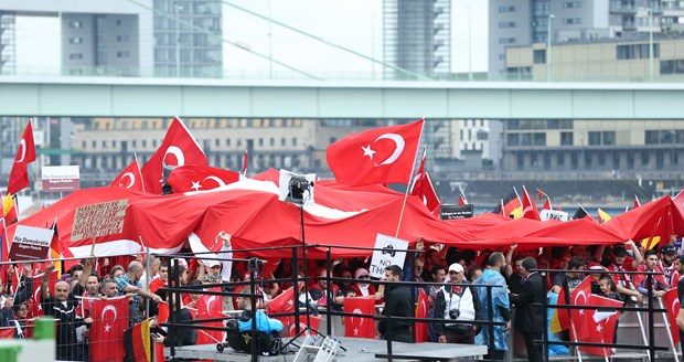 Köln'de darbe protestosu yapıldı