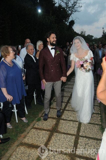 Burcu Biricik evlendi!
