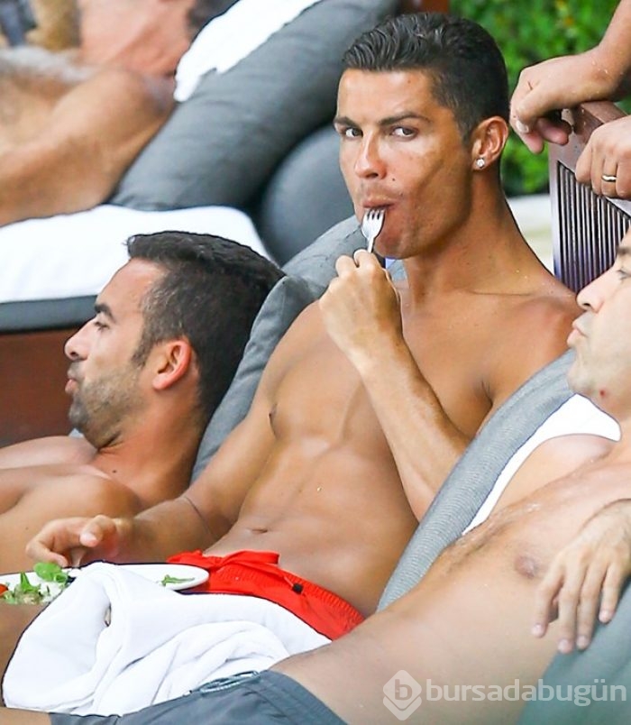 Ojeli Ronaldo dikkat çekti