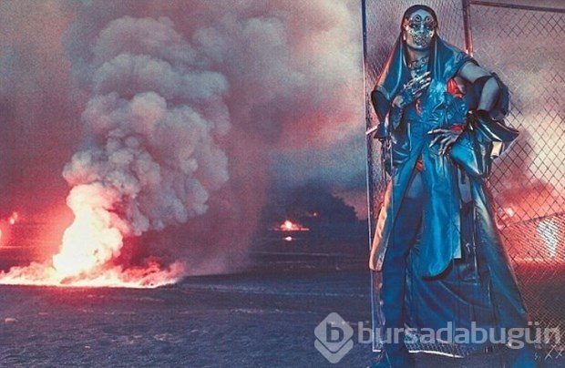 Rihanna objektif karşısına geçti