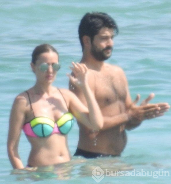 Burak Özçivit ve Fahriye Evcen tatilde!