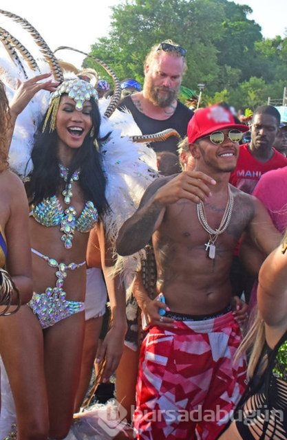 Lewis Hamilton dans ederek coştu