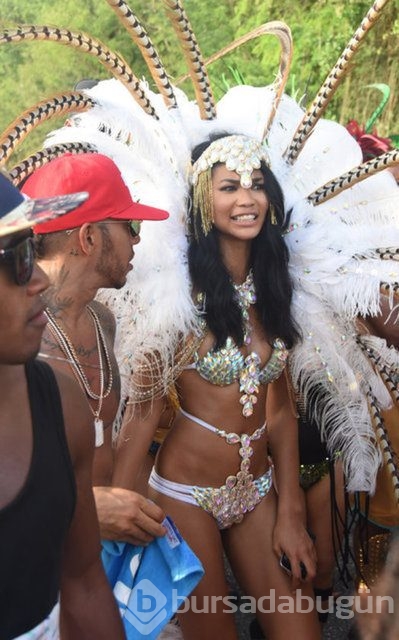 Lewis Hamilton dans ederek coştu