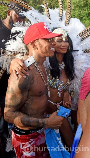 Lewis Hamilton dans ederek coştu