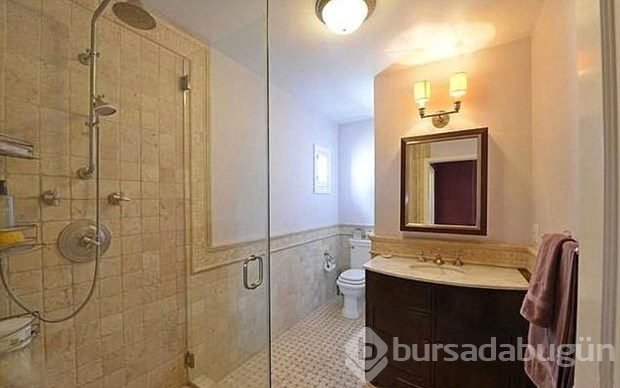 Aldatıldığı evi satıyor!