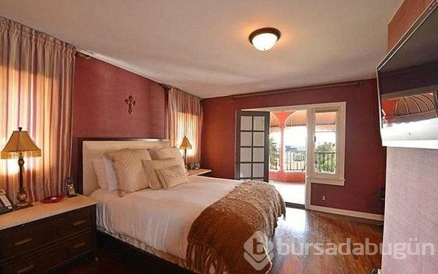 Aldatıldığı evi satıyor!