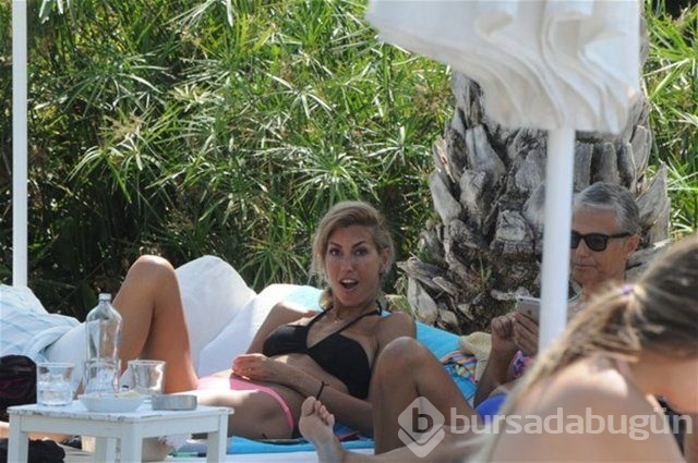 Oğullarıyla tatil keyfi yaptı