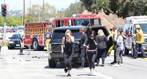 Kim Kardashian'ın annesi trafik kazası geçirdi!