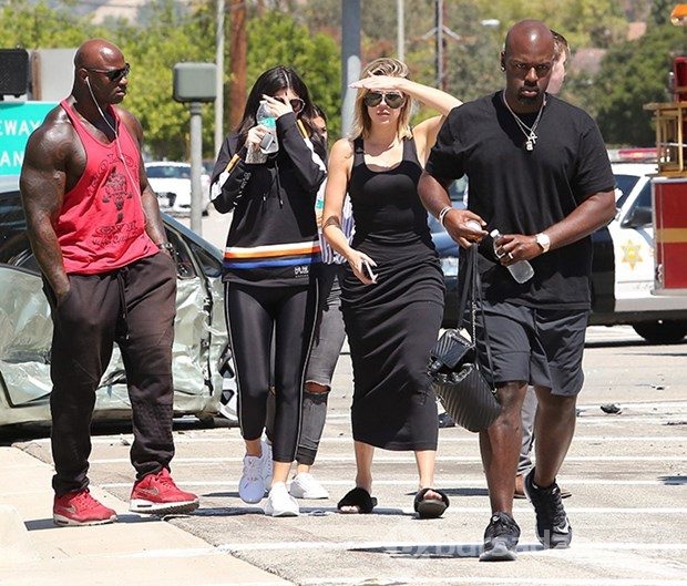 Kim Kardashian'ın annesi trafik kazası geçirdi!
