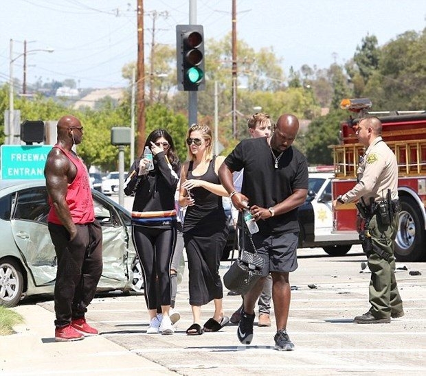 Kim Kardashian'ın annesi trafik kazası geçirdi!
