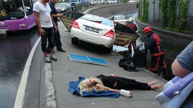 Yaralının üzerine ceset torbası örttüler