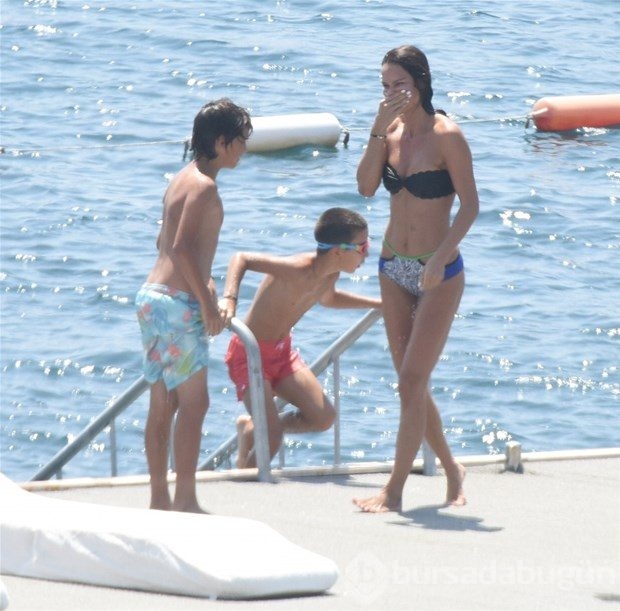 En seksi anne Ebru Şallı!
