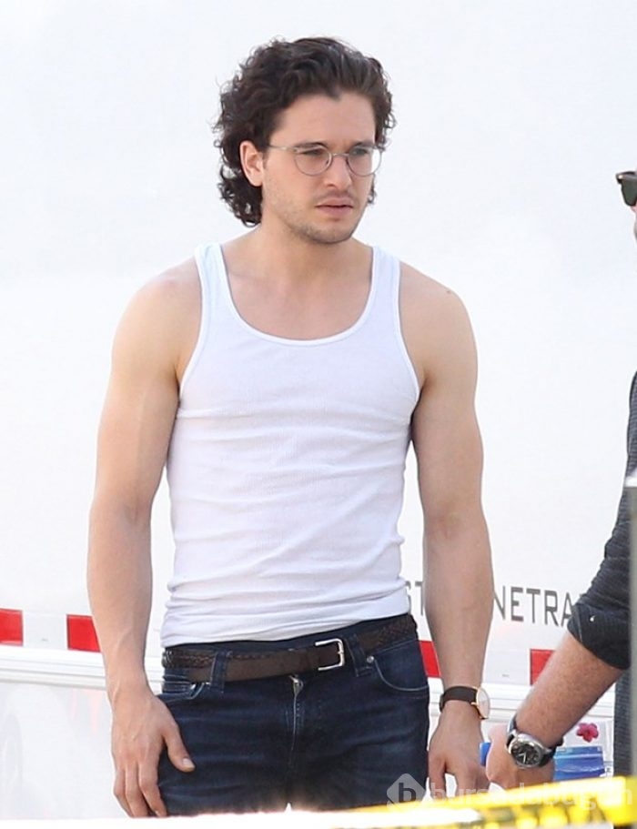 Kit Harington yeni filminin setinde görüntülendi