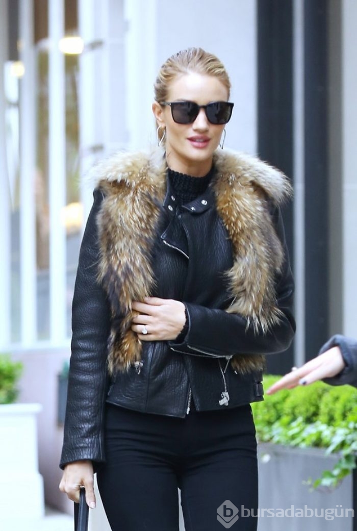 Rosie Huntington-Whiteley'nin sade şıklığı