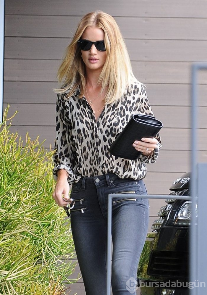 Rosie Huntington-Whiteley'nin sade şıklığı