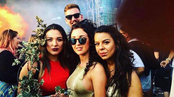 Eğlenmeye gittiği striptiz kulübünde kafasına tüp düştü!