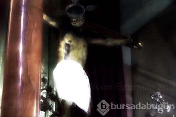 Kilisedeki İsa heykeli gözünü açtı Hristiyan alemi şokta!