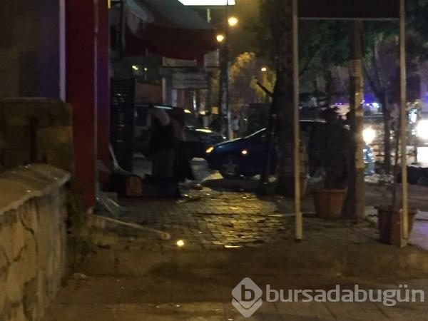 Van'da polis merkezine bombalı araçla saldırı: 3 ölü, 40 yaralı 