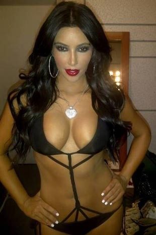 Kim Kardashian'ın plaj stili!