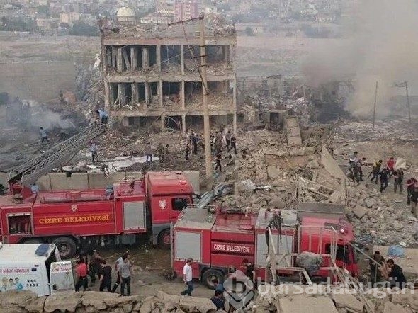 Cizre'de Emniyet Müdürlüğü'ne bombalı saldırı
