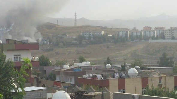 Cizre'de Emniyet Müdürlüğü'ne bombalı saldırı
