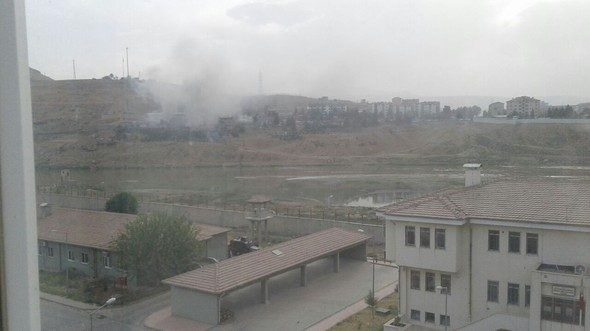 Cizre'de Emniyet Müdürlüğü'ne bombalı saldırı
