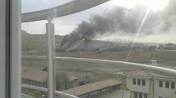 Cizre'de Emniyet Müdürlüğü'ne bombalı saldırı
