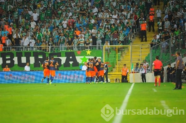Bursaspor-Medipol Başakşehir maçından kareler...