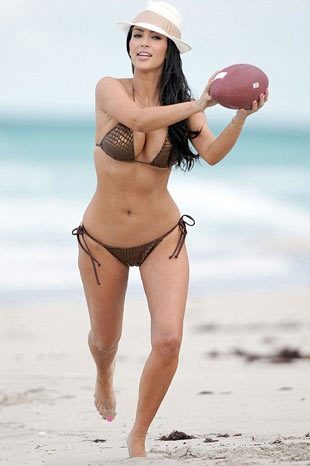 Kim Kardashian'dan yeni stil!